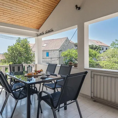 Center Golden Ray Apartment Bol