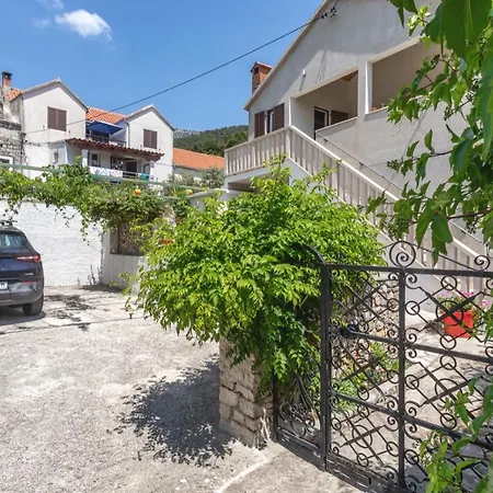 Center Golden Ray Apartment Bol
