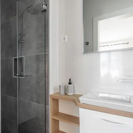 Center Golden Ray Apartment *
