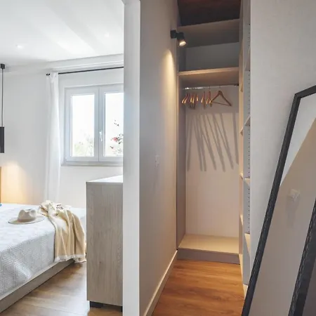 Center Golden Ray Apartment