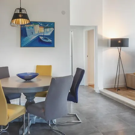 Center Golden Ray Apartment